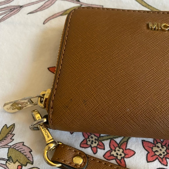 Michael Kors Continental Wristlet - Picture 4 of 6